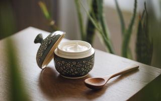 pot-creme-cuillere-bois-plantes