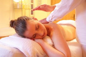 Comment enrichir sa pratique du massage Tuina grâce au massage intuitif ?